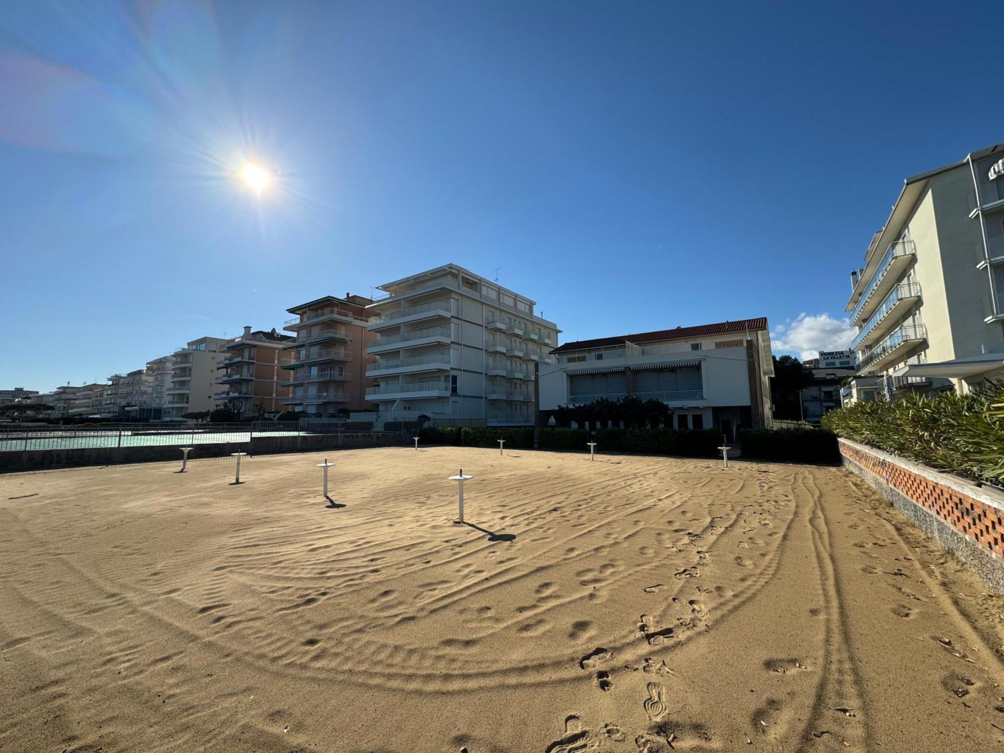 App4Rent Villa Zanetti - Appartamenti Con Spiaggia Privata Frontemare Lido di Jesolo Exterior foto