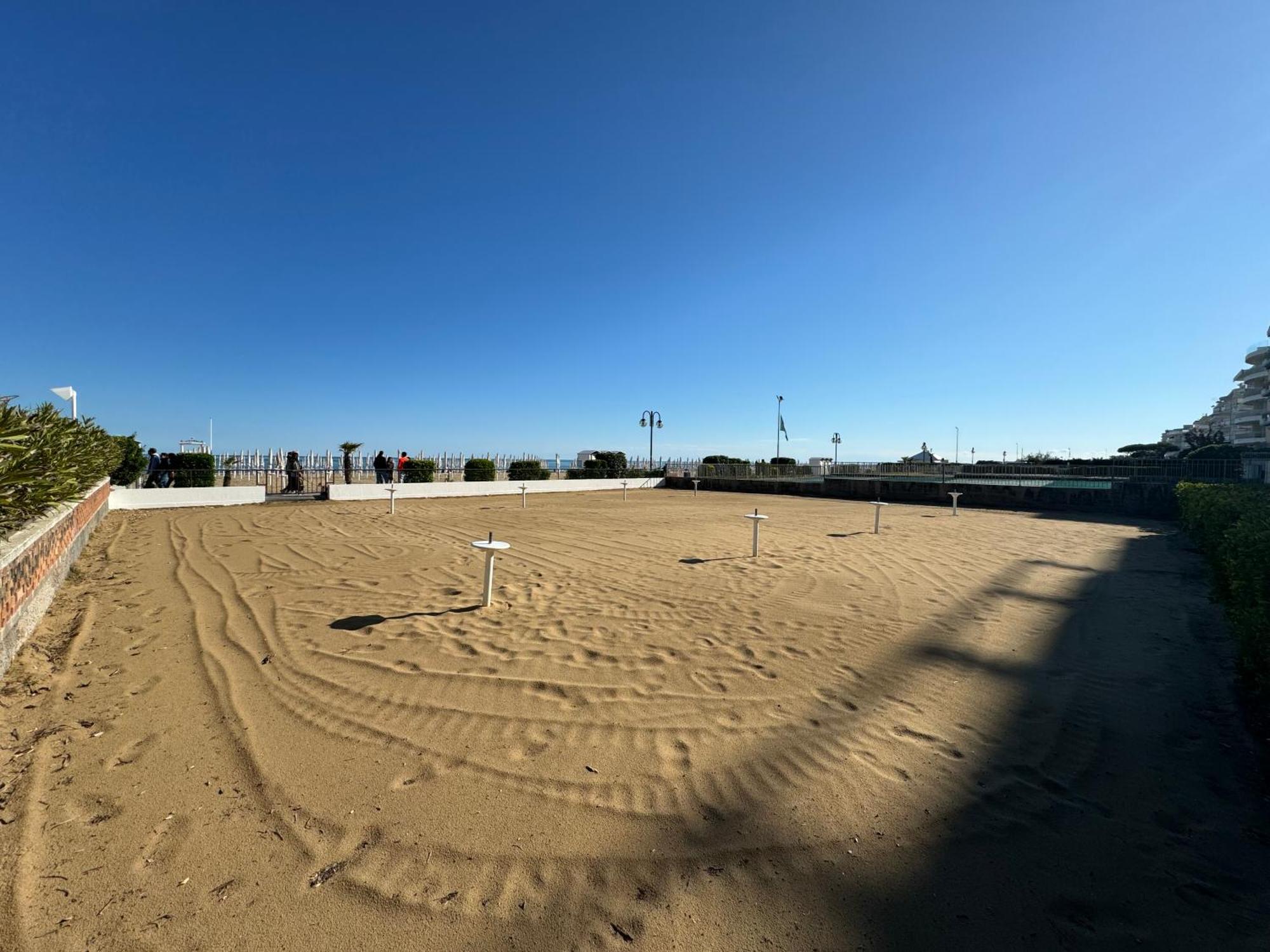 App4Rent Villa Zanetti - Appartamenti Con Spiaggia Privata Frontemare Lido di Jesolo Exterior foto
