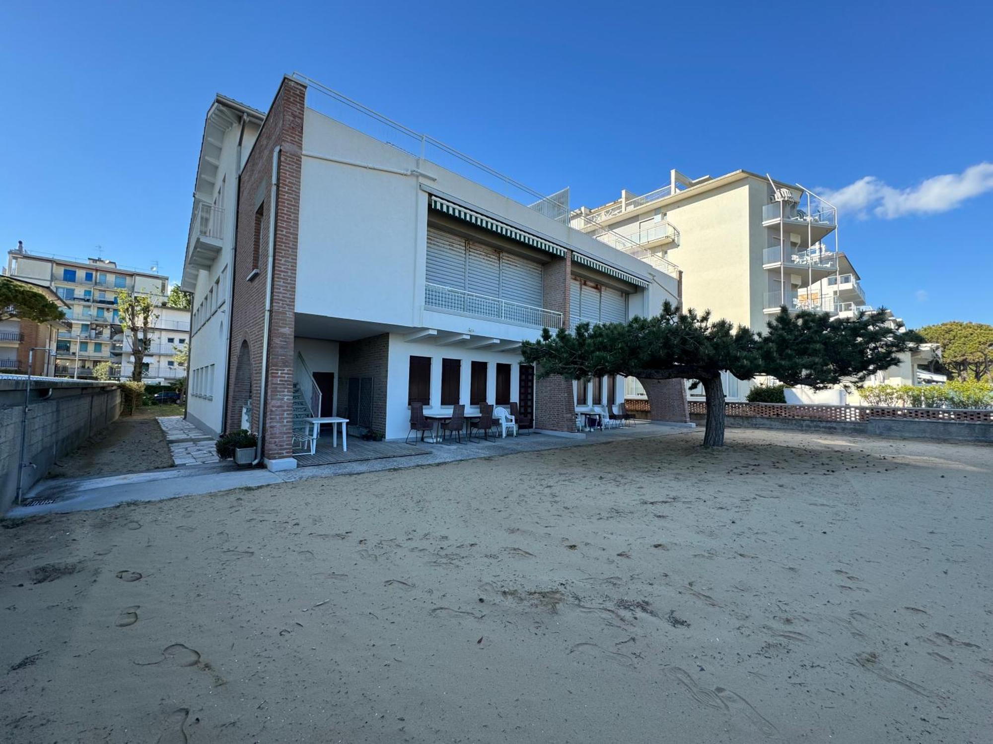 App4Rent Villa Zanetti - Appartamenti Con Spiaggia Privata Frontemare Lido di Jesolo Exterior foto