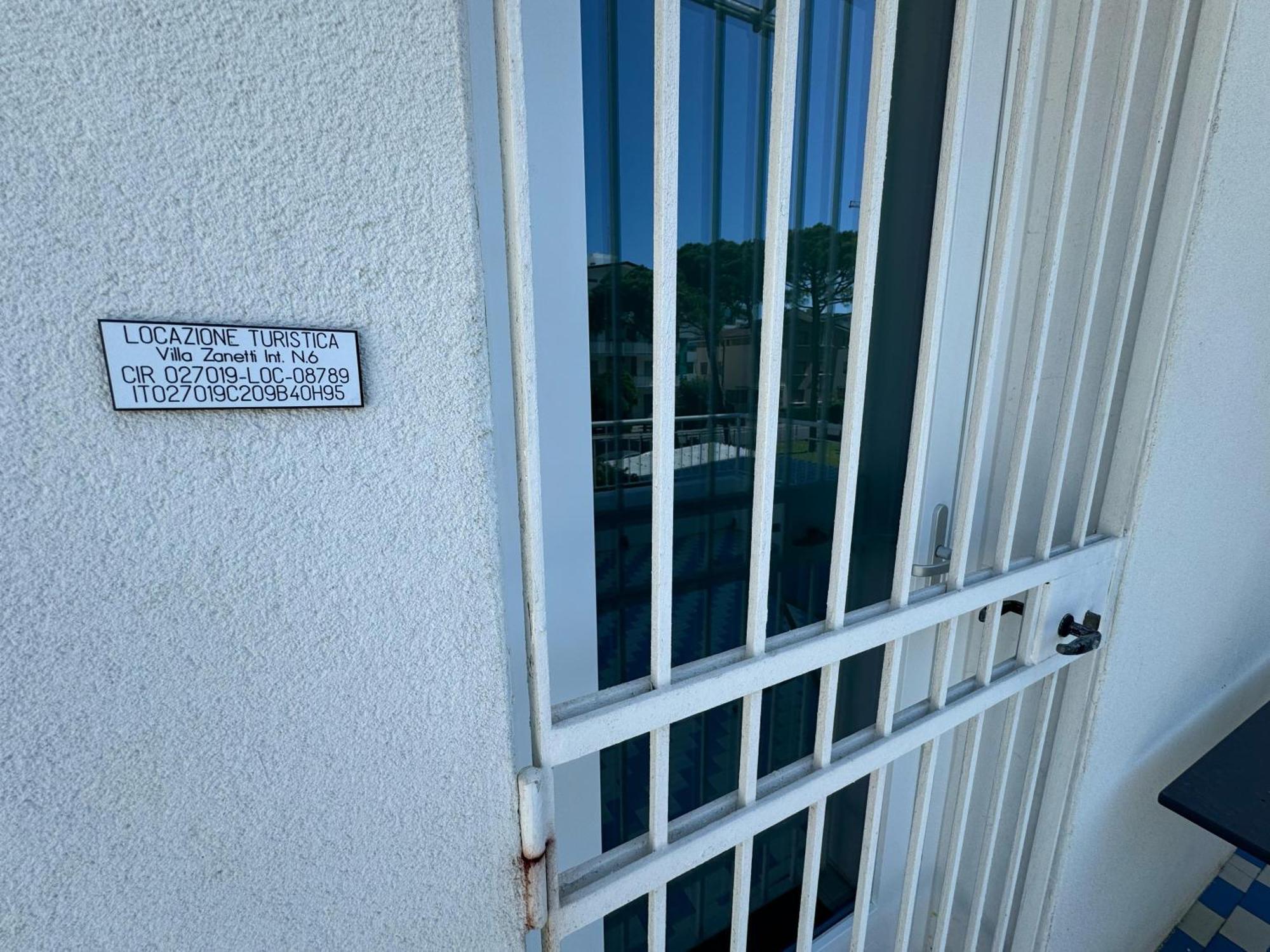 App4Rent Villa Zanetti - Appartamenti Con Spiaggia Privata Frontemare Lido di Jesolo Exterior foto